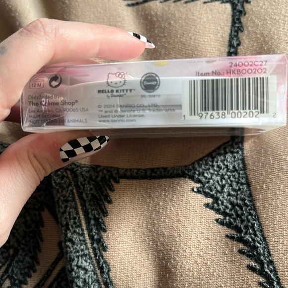 ✨🆕BNIB!Crème Shop x Hello Kitty Limited Ed. Crème Blush Balm in Strawberry Milk! - Picture 3 of 8